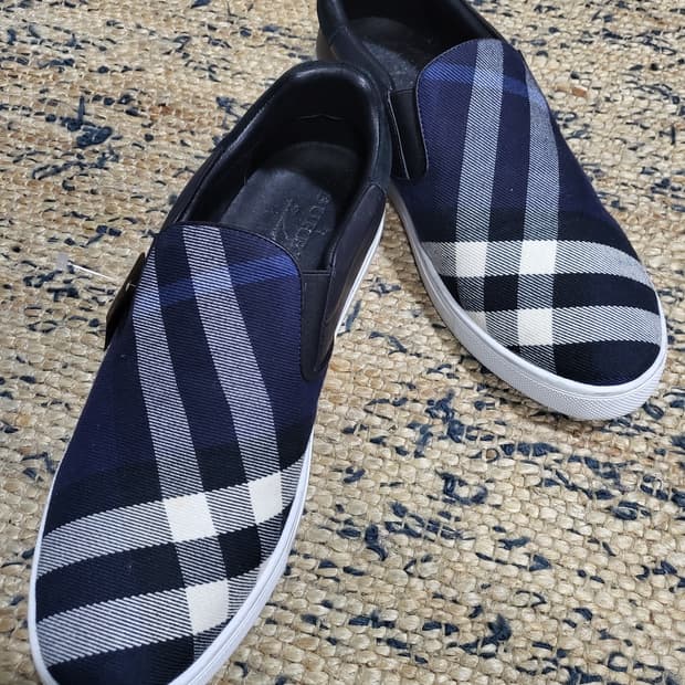 버버리 남성 체크 슬립온