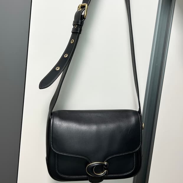 코치 CK683 B4/BK 블랙 가방