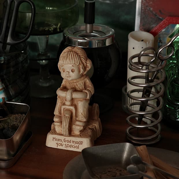 1981 Russ Berrie PAULA(USA)