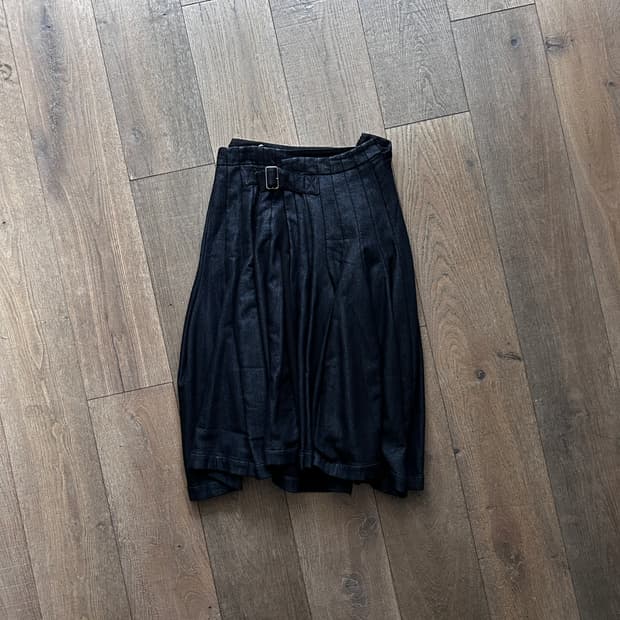 Pleats Cutting Line Belt Skirt