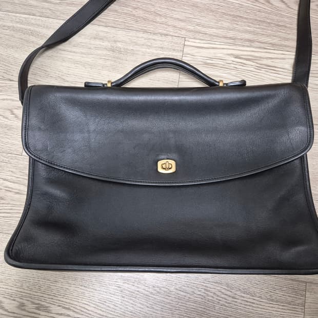 올드코치 가죽 브리프케이스 판매합니다.