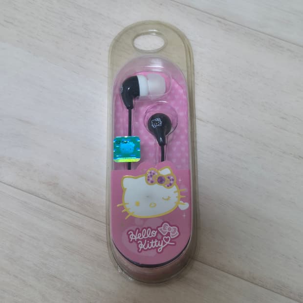 고전 산리오 블랙 헬로키티 이어폰