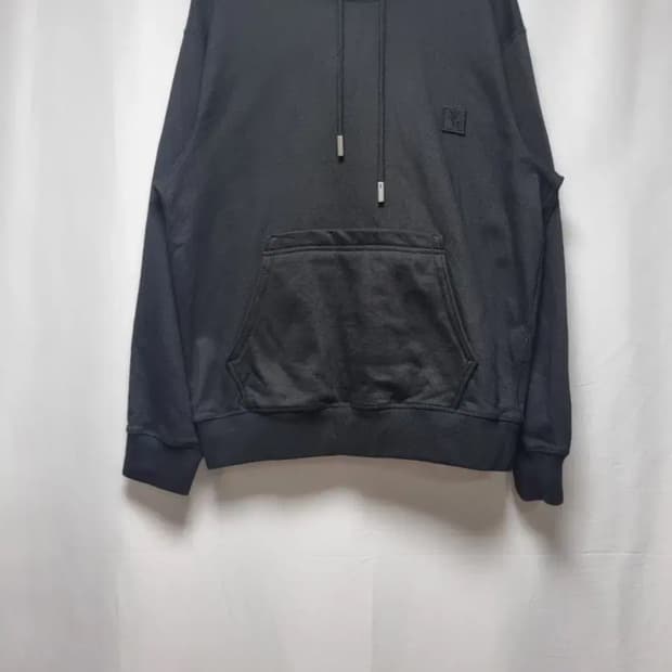 우영미 그라데이션 엠보싱 백로고 후드티