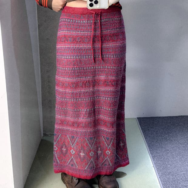 red winter pattern knit long skirt