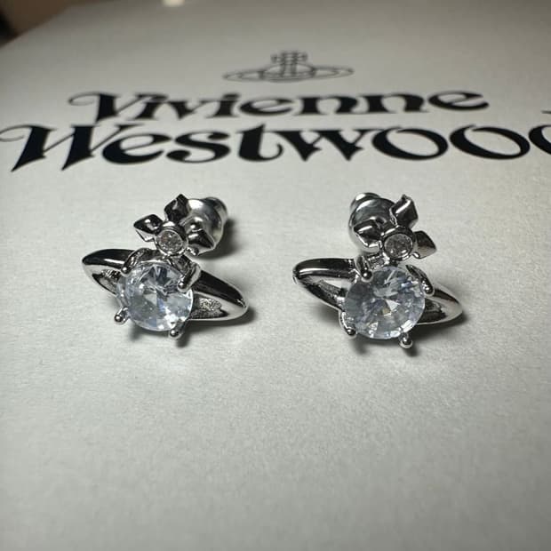 비비안웨스트우드 아카이브 화이트 크리스탈 orb 귀걸이