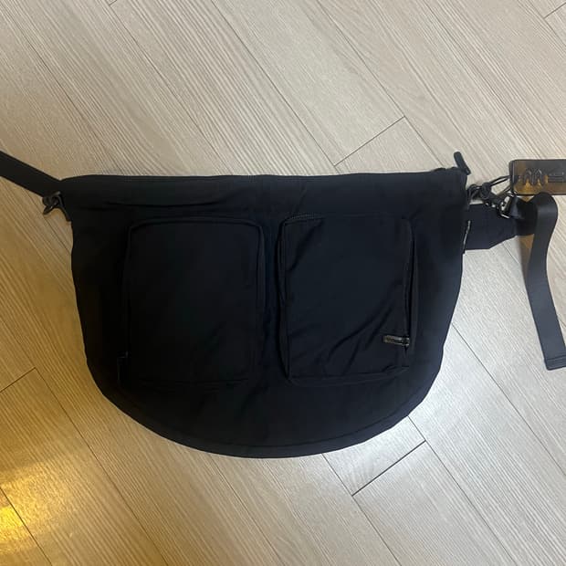 아미아칼바 바디백 