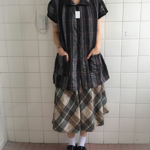 Check pattern pleats blouse