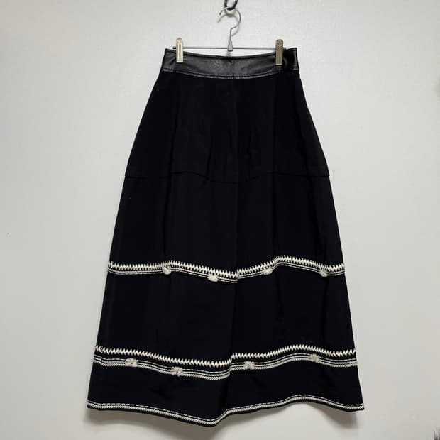 한섬 오즈세컨 블랙 자수 롱스커트 61