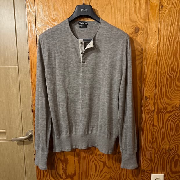 톰포드 캐시미어 100% 헨리넥 니트 셔츠 판매 합니다.
