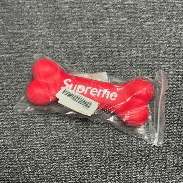 슈프림 도그 본