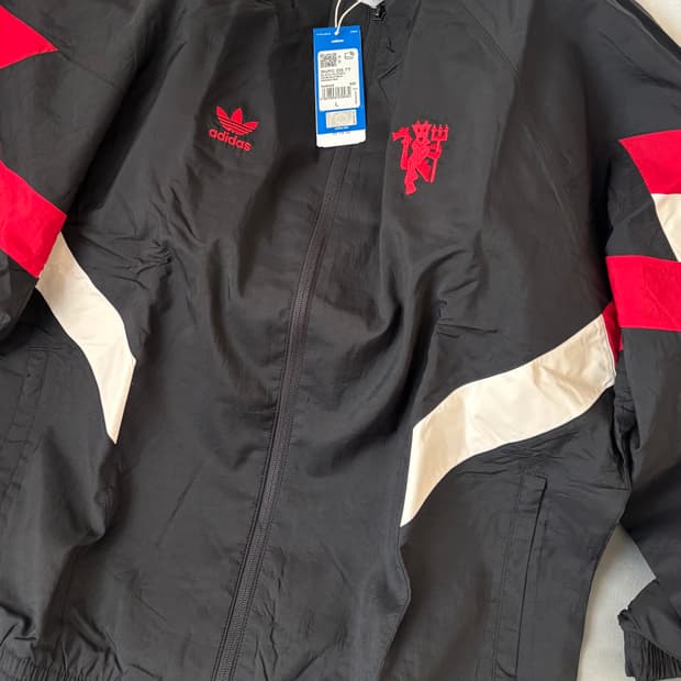 아디다스 맨유 바람막이 트랙탑