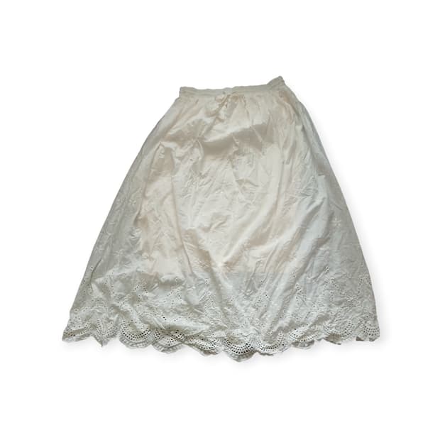 모리걸 베이지 펀칭 스커트