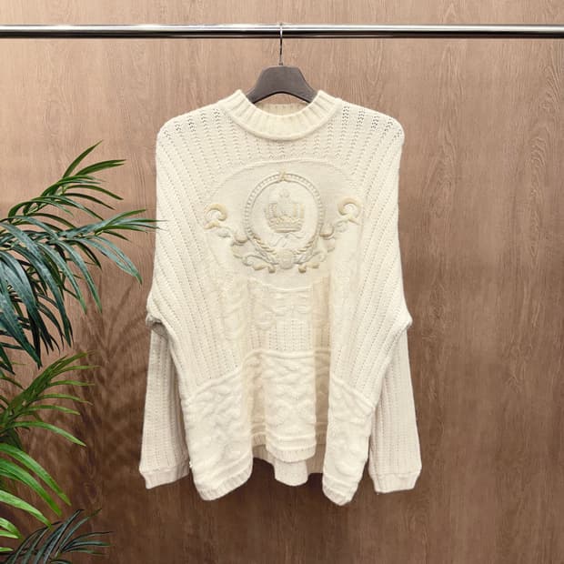 베르사체 긴팔 케이블 니트 크루넥 크라운 매두사 엠블럼 디테일 아이보리