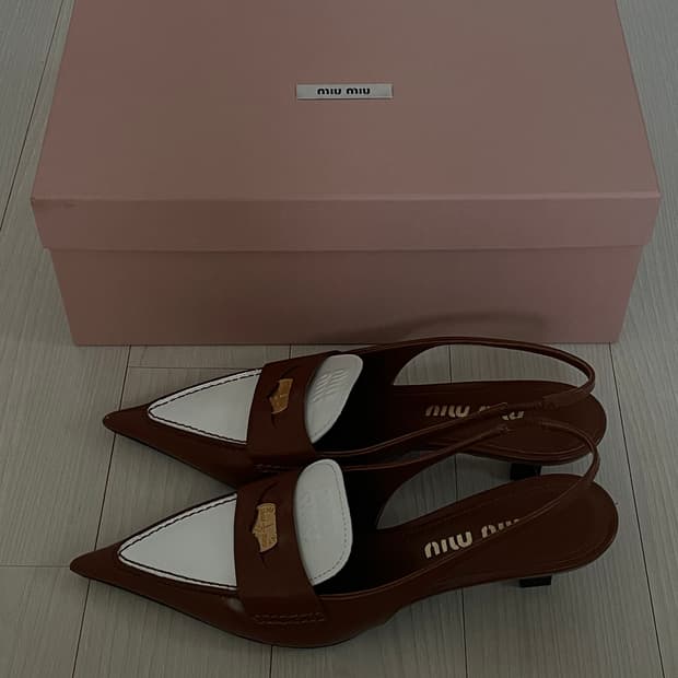 미우미우 레더 페니 로퍼 슬링백 36.5사이즈