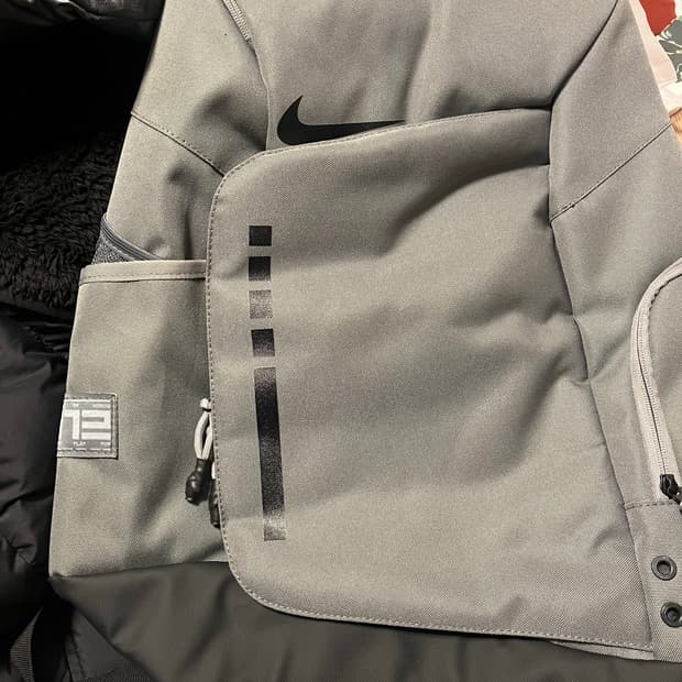 나이키 훕스 엘리트 백팩 32L 아이언 그레이 블랙