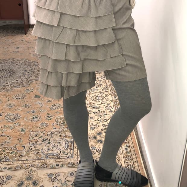 뮤트 프릴 반바지