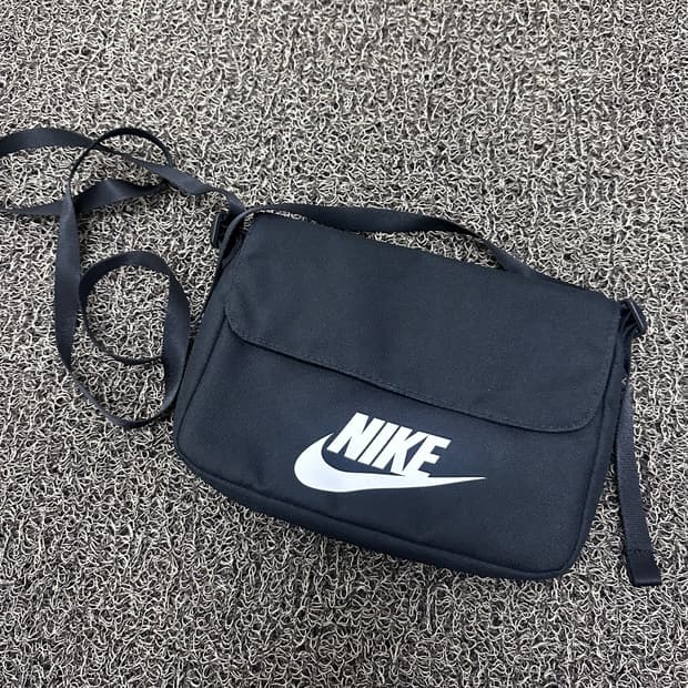 NIKE 나이키 미니 메신저백 크로스백 가방 블랙