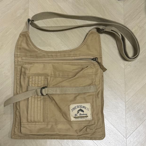 Thursday Island 빈티지 크로스백