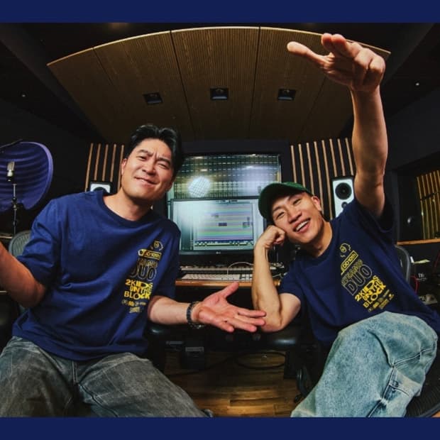 (M)에이카 화이트 다이나믹 듀오 20주년 기념 반팔 티셔츠 네이비 굿즈