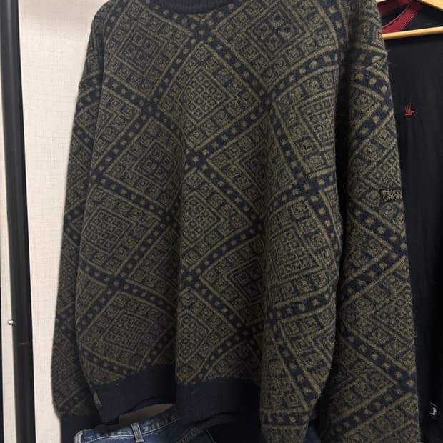 디스이즈네버댓 모로칸 자카드 스웨터