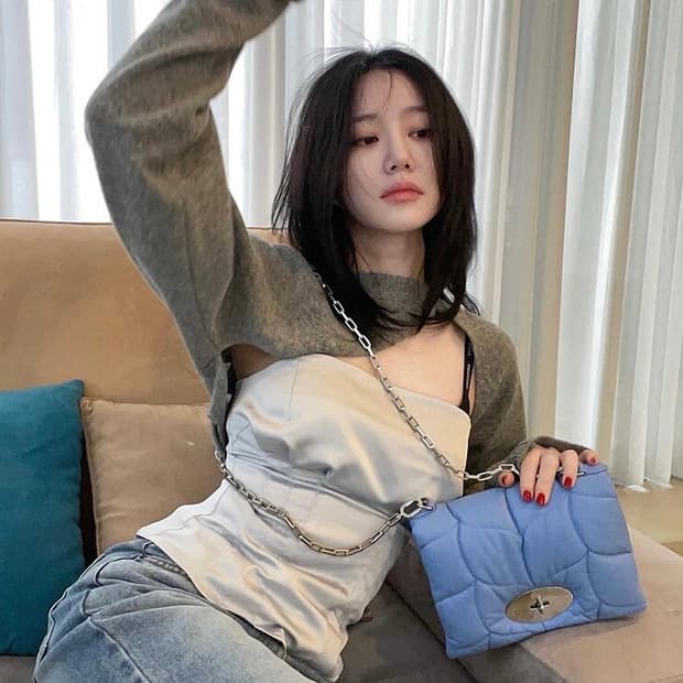 안유진 착용 YUSE 유즈 캐시미어 니트 언발란스 볼레로 블랙