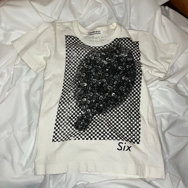 꼼데가르송 트레이딩 뮤지엄 그래픽 티셔츠 