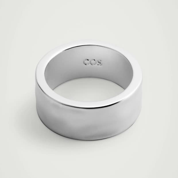 COS 청키 매티드 해머드 링 실버