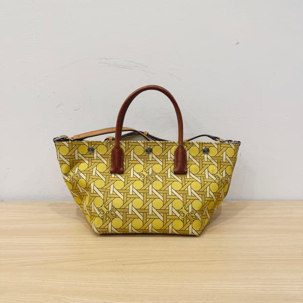 토리버치 토트백 지오메트릭 프린팅 더블 핸들 디테일 옐로우