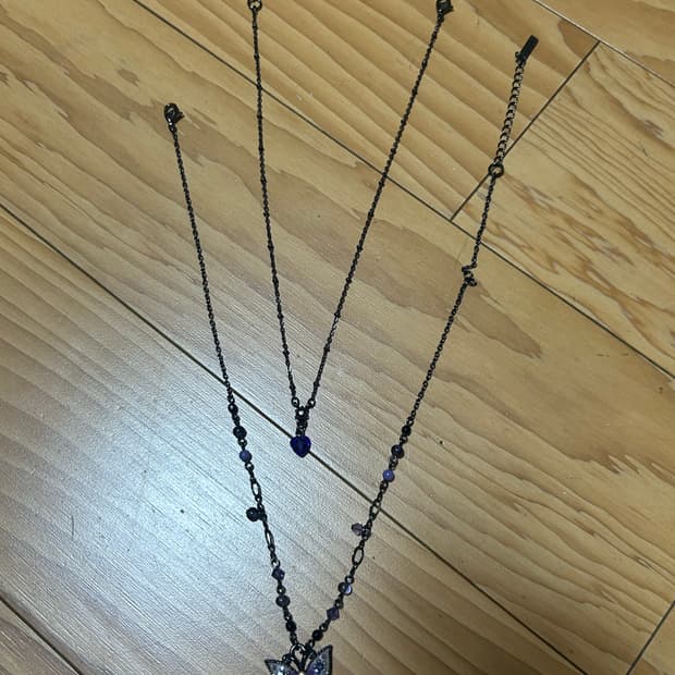 안나수이 퍼플 나비+하트 참 레이어드 목걸이 세트