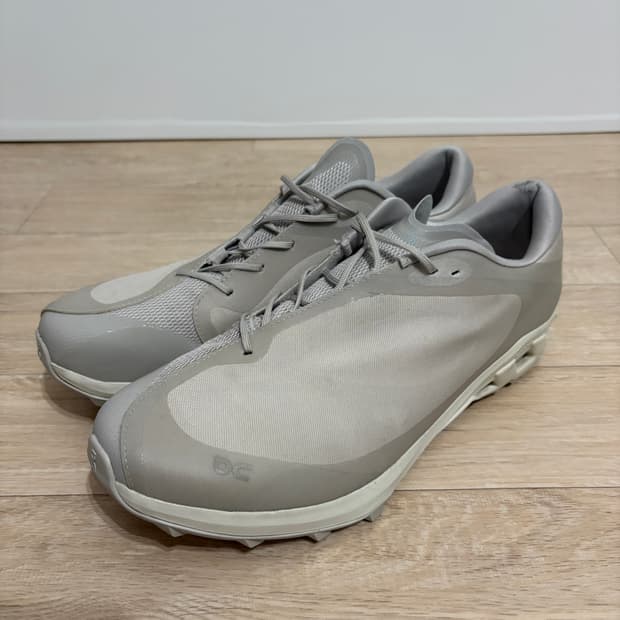 온 러닝 X 파프 / 클라우드벤쳐 피크 아이스 문 / 295