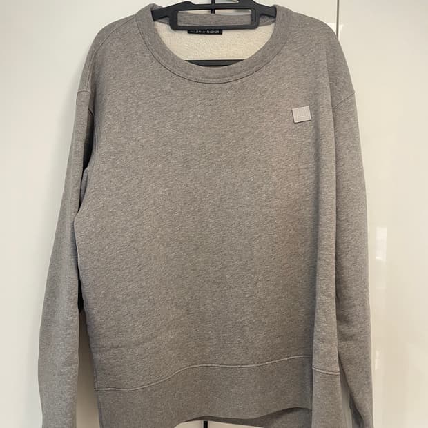 아크네 스튜디어 페어뷰 맨투맨