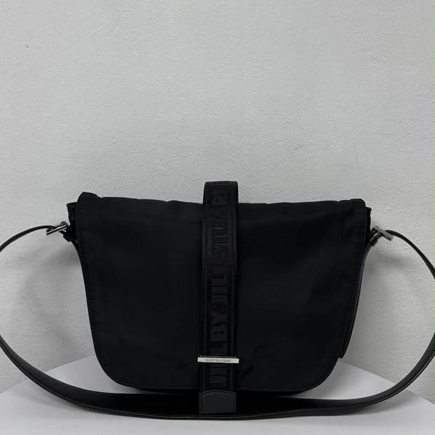 질바이 질 스튜어트 22년 신형 나일론 레더 플랩 크로스 바디 백