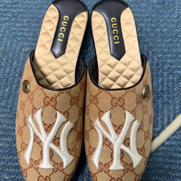 구찌 뉴욕 양키스 뮬 40사이즈 