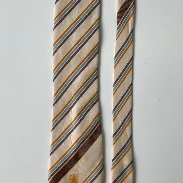 아쿠아스큐텀 넥타이