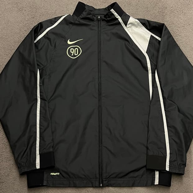 나이키 올드스쿨 토탈90 바람막이 처분 