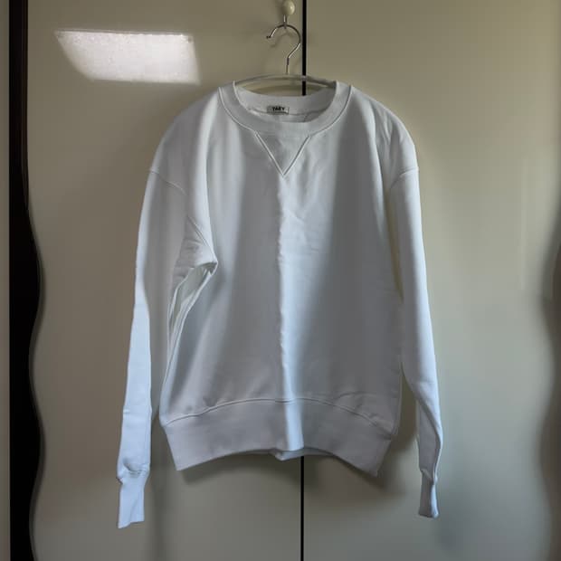 Taey 태이 더블 브이 스웨트셔츠 화이트