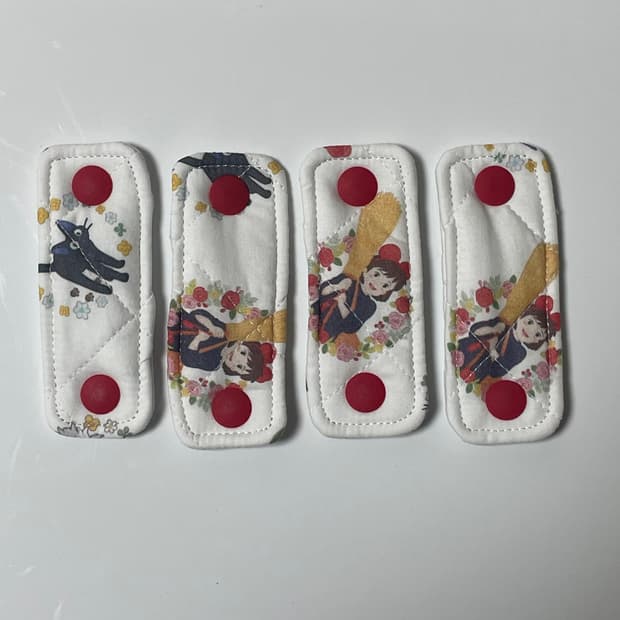 [ 핸드메이드 ] 마녀배달부 키키 자체제작 원단 케이블 홀더