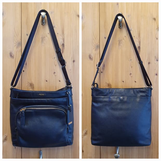 투미 레더 블랙 크로스백