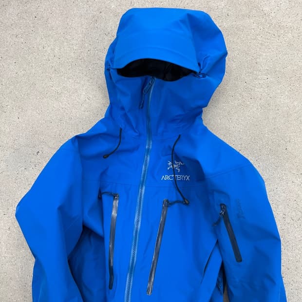 아크테릭스 알파 SV 블루 고어텍스 자켓