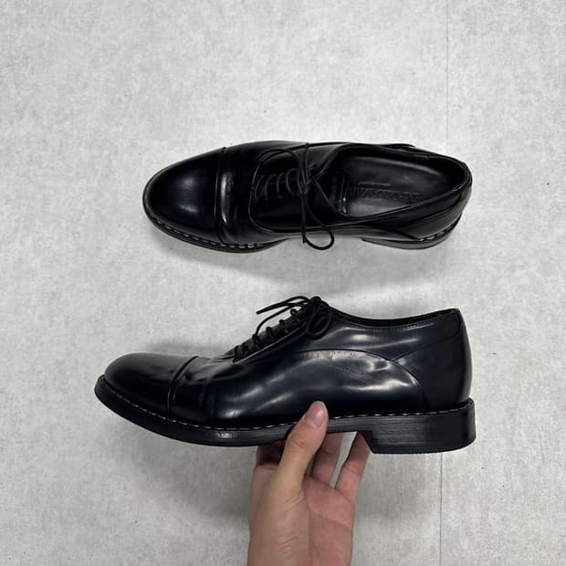 아르마니 레더 더비