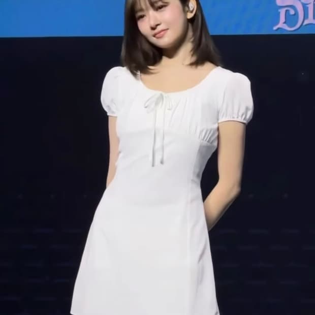 모일리 shirring mini dress white 아이브 레이 착용