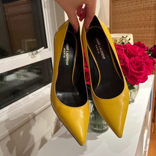 Saint Laurent yellow leather pumps