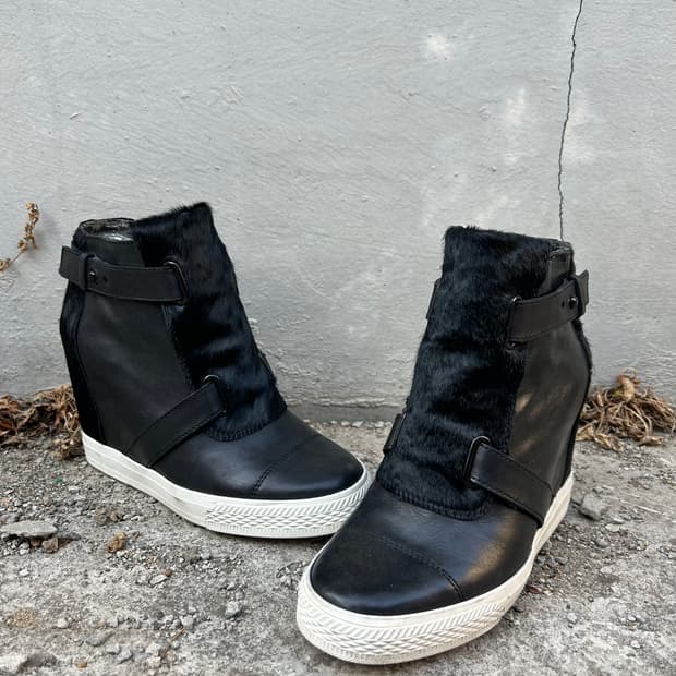 Dkny 송치 버클 웨지힐