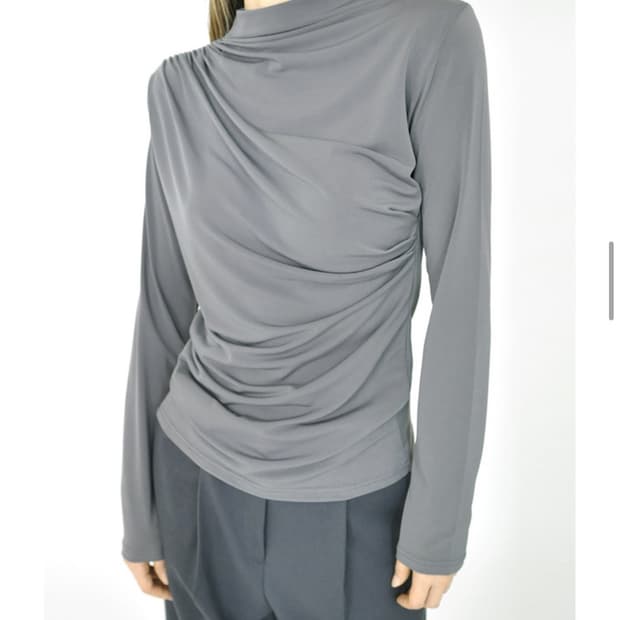 화이트 드레이프 셔링티