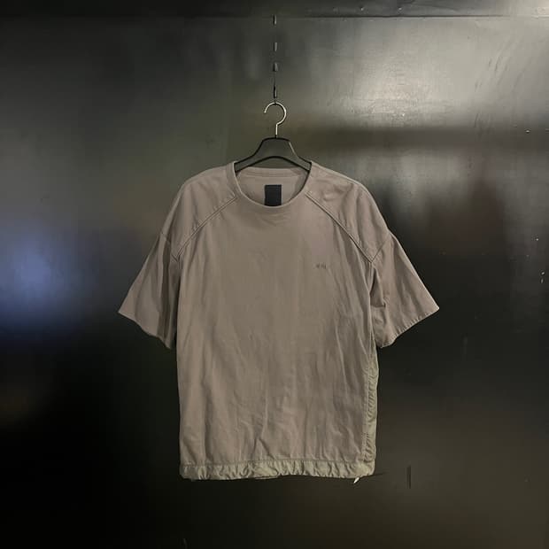 준지 그레이 반팔 티셔츠