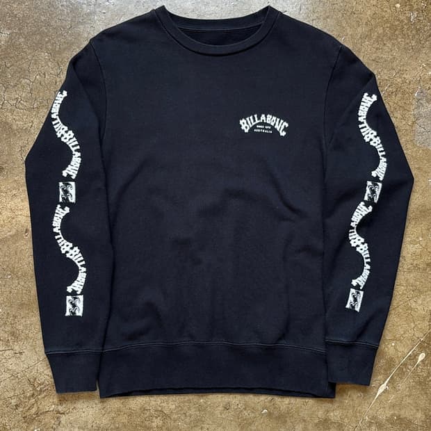 Billabong 소매 디테일 블랙 스웻셔츠