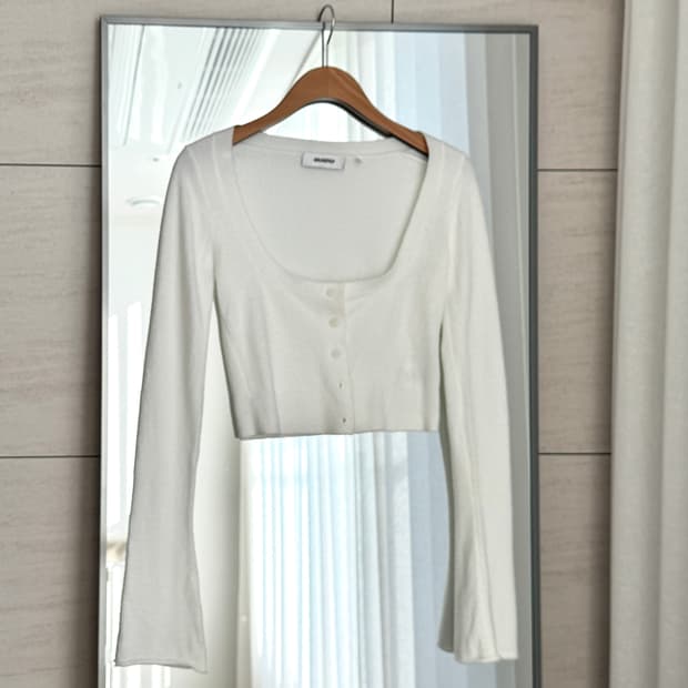 귀조(Guizio) 화이트 크롭 가디건