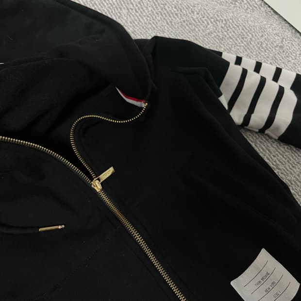 톰브라운 후드집업 1사이즈