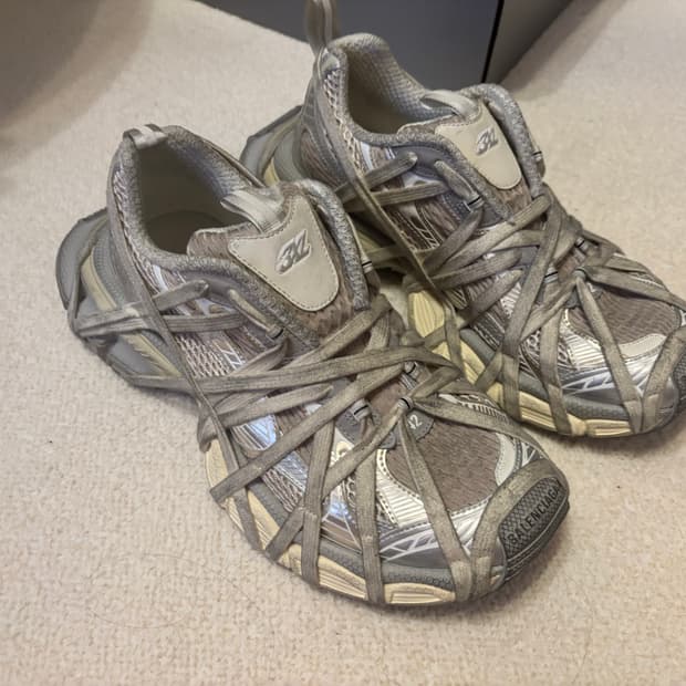 새제품)발렌시아가 3XL 익스트림 에그쉘 사이즈42