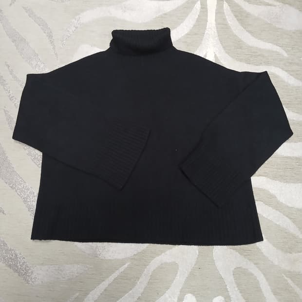 BLOSSOM 터틀넥 니트 